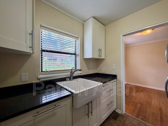 Building Photo - 615 Biltmore Ave