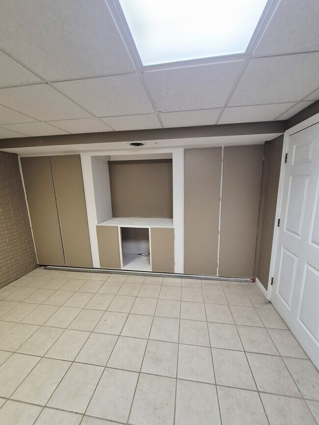 Building Photo - 976 Snow Mountain Rd