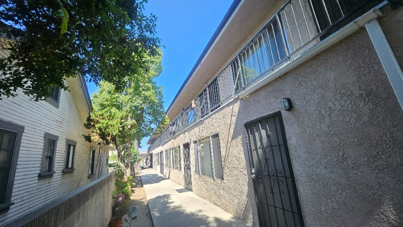 Building Photo - 1023 Broad Ave