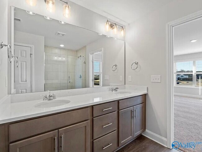 Building Photo - 142 Ivy Vine Dr