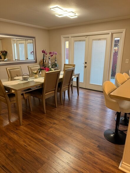 Building Photo - 1117 Cll Malaga