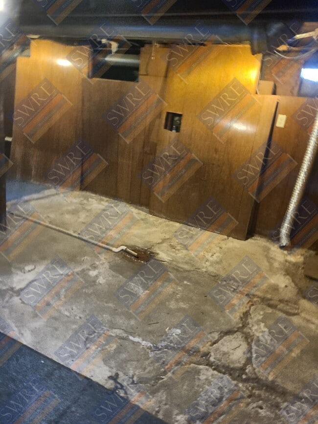 Building Photo - 215 Thomas-