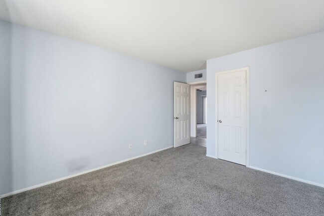 Building Photo - Beautifully remodeled home in a fantastic ...