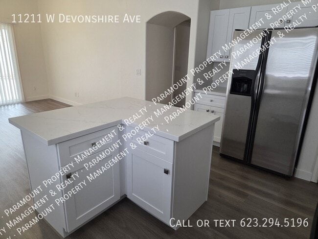 Building Photo - 11211 W Devonshire Ave