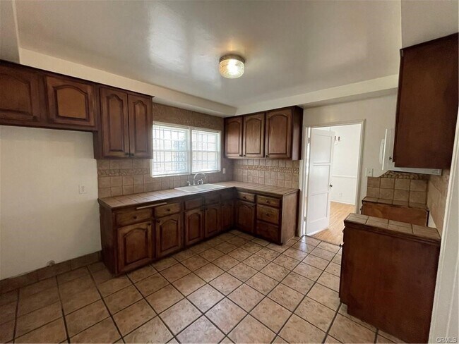 Building Photo - 2408 Fashion Ave