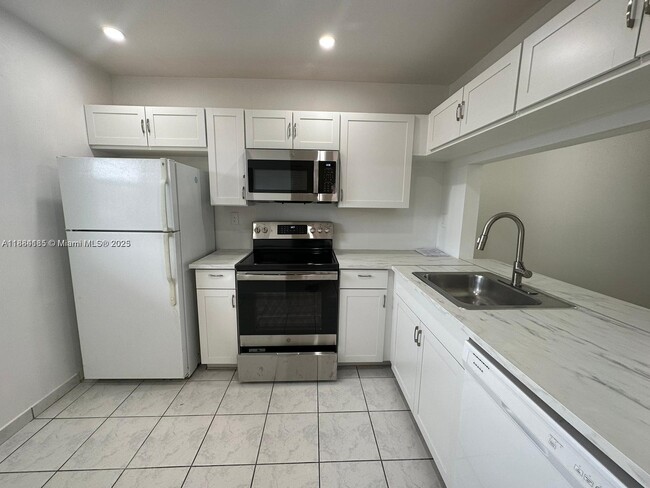 Primary Photo - 10453 NW 11th St