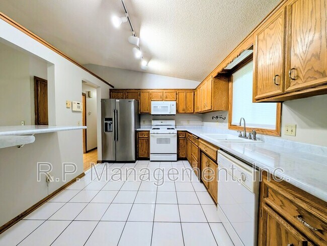 Building Photo - 940 Jefferson Ln