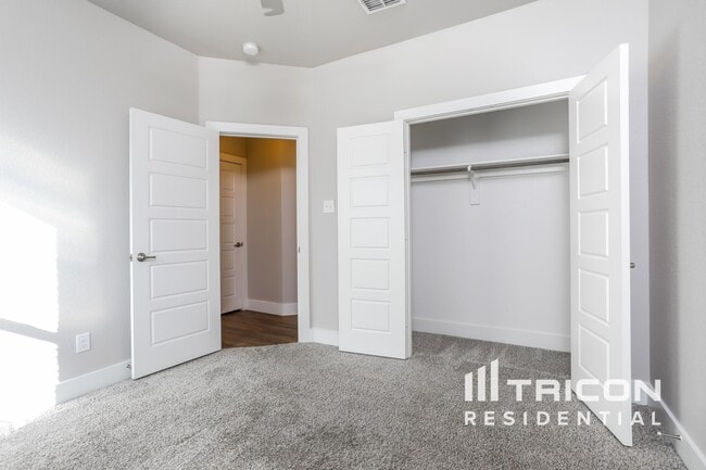 Building Photo - 10353 Ft Teran Trl