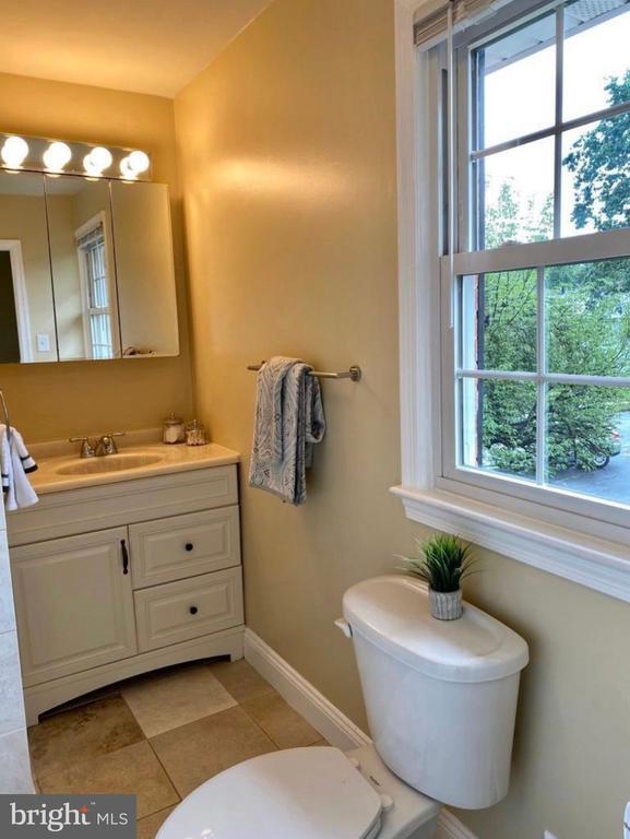 Building Photo - 1040 Warbler Pl