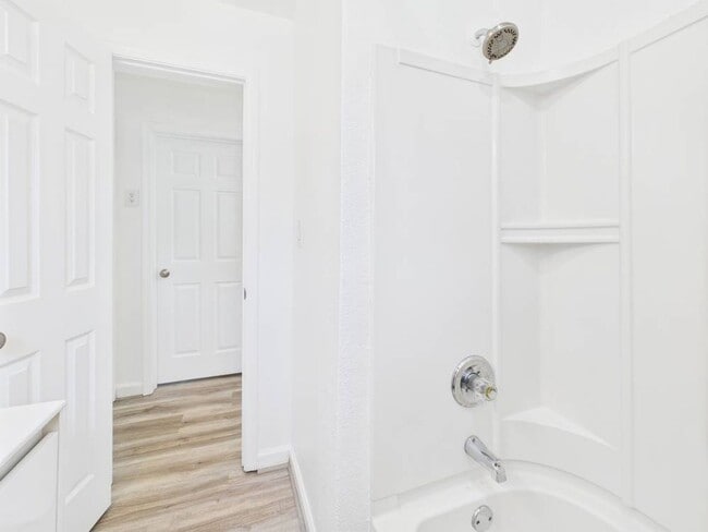 Building Photo - Cozy 2 Bedroom 1 Bathroom Ranch style Home...