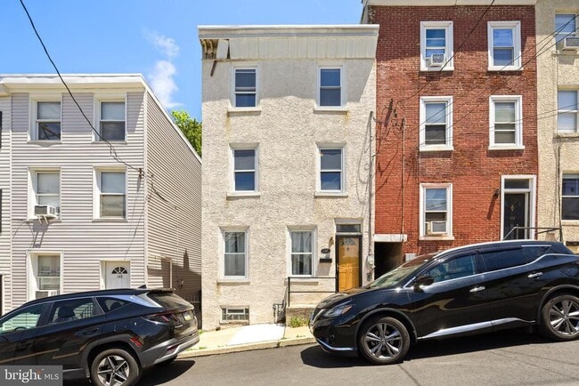 Building Photo - 146 W 1st Ave