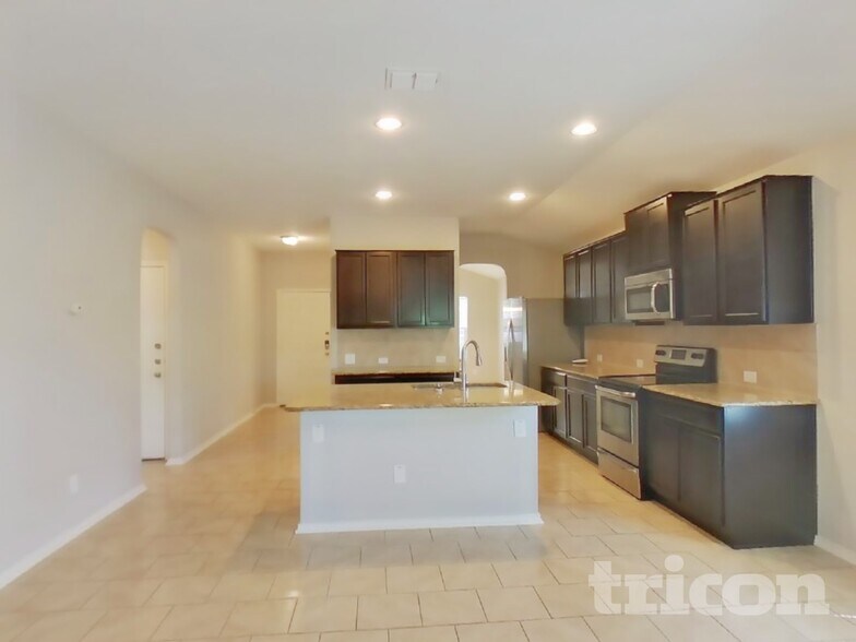 Building Photo - 2023 Emerald Edge