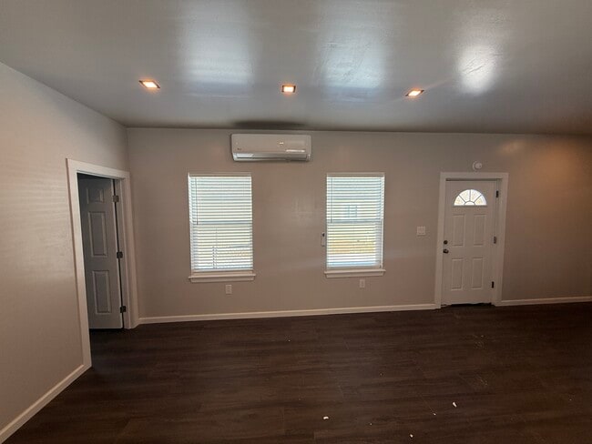 Building Photo - 167 Finn Ln