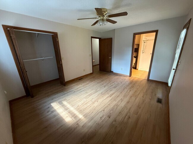 Building Photo - Big on Space. Big on Convenience. Big on Comfort.