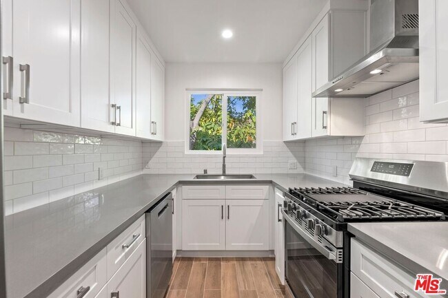 Building Photo - 1248 N Crescent Heights Blvd