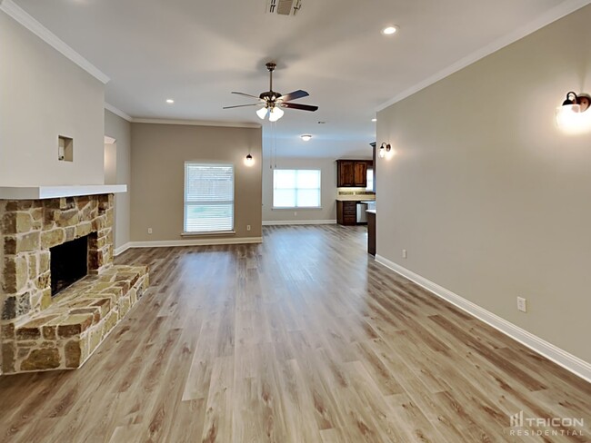 Building Photo - 2021 Bay Laurel Dr