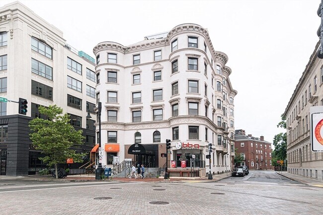 Building Photo - 636 Beacon St