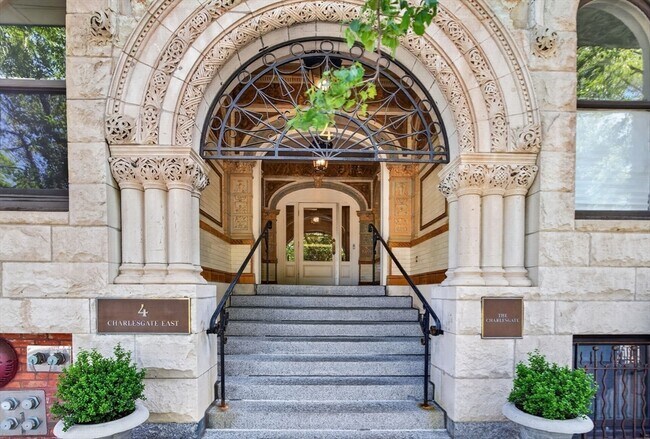 Building Photo - 4 Charlesgate E