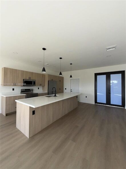 Building Photo - 8033 Oakleaf Cir