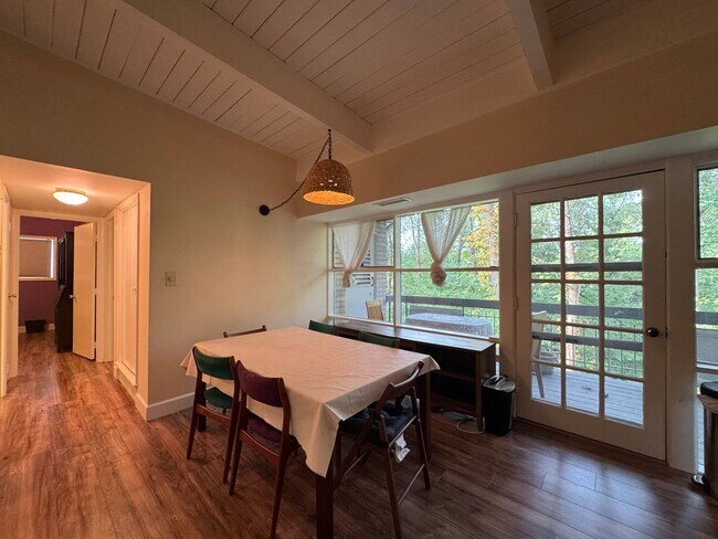 Building Photo - Relaxing Fully-Furnished 2 Bed 1 Bath Condo With Balcony In Beautiful Heritage Woods