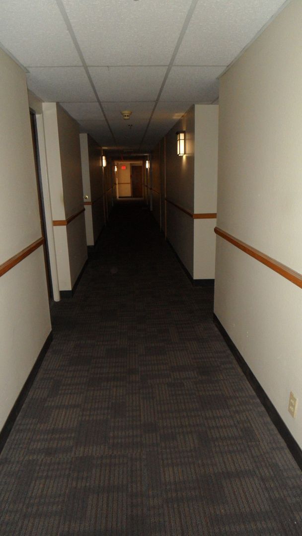 Building Photo - 55+ Senior Living Upgraded 1 BR 1 BA Gated...