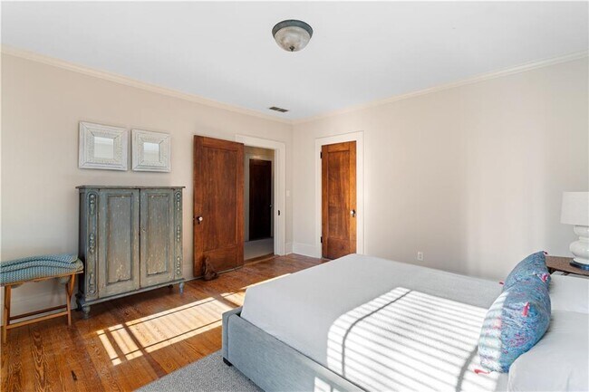 Building Photo - 979 Springdale Rd NE