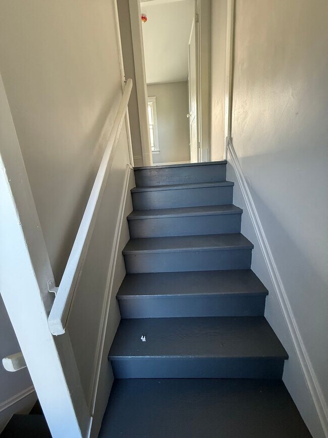 Building Photo - SECTION 8 & EDEN Accepted! - Fully Renovat...