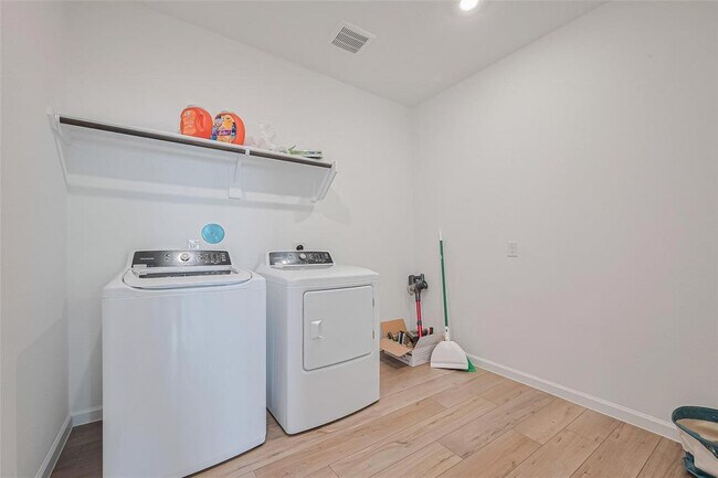 Building Photo - 2430 Dewford Fls Dr
