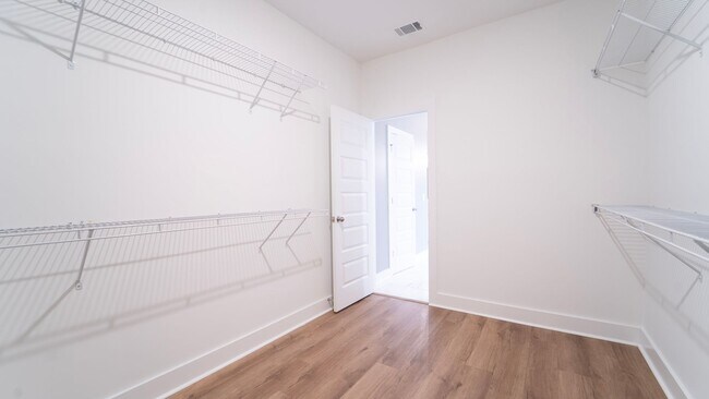 Building Photo - Move-In Special! Free January Rent — Stunning Like-New 4-Bedroom Home Just Minutes from Fort Stewart