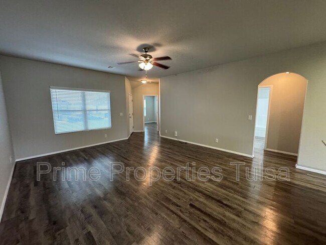 Building Photo - 3707 S 151st E Ave