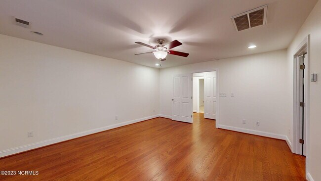 Building Photo - 202 Tidewater Dr
