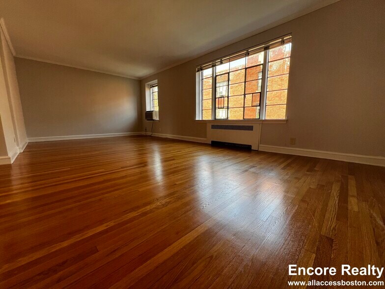 Building Photo - 105 Longwood Ave