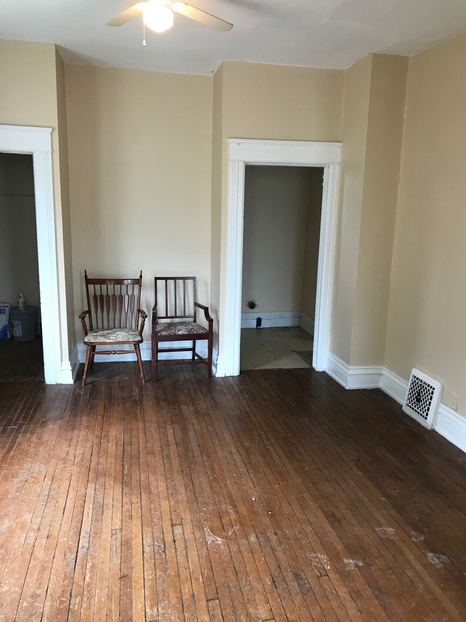 Building Photo - 114 W Taber St