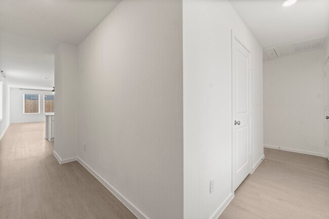 Building Photo - 25429 Carnation Ct