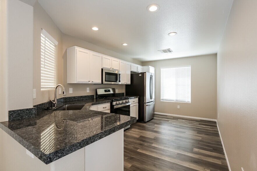 Building Photo - 9450 Havasu Canyon Ave