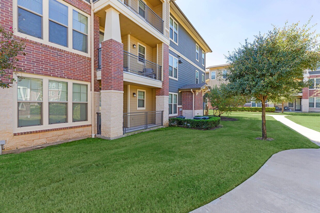 Palomar Apartments Tyler