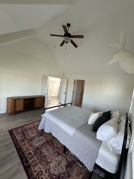 Building Photo - 571 N Rupple Rd