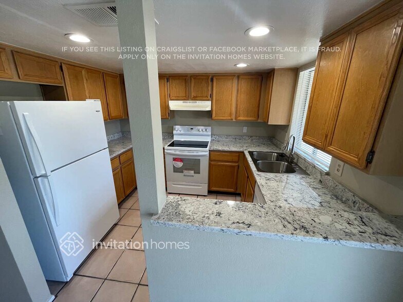 Building Photo - 8820 W Coolidge St