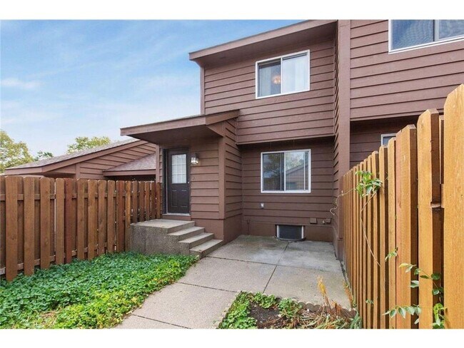 Building Photo - 1205 63rd Ln