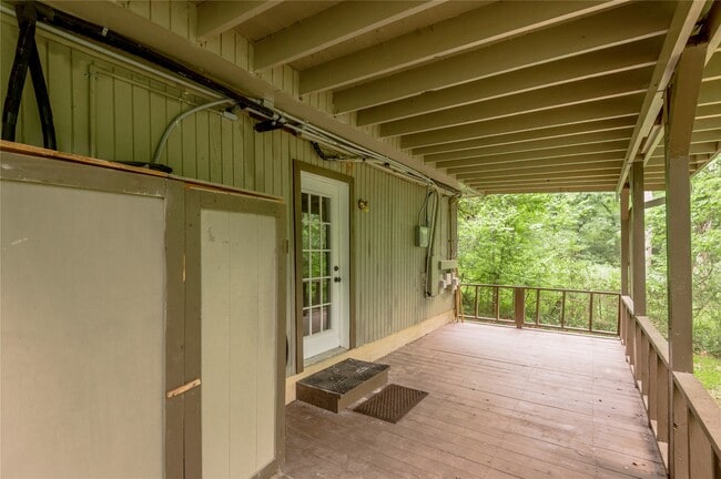 Building Photo - 138 Summer Pl