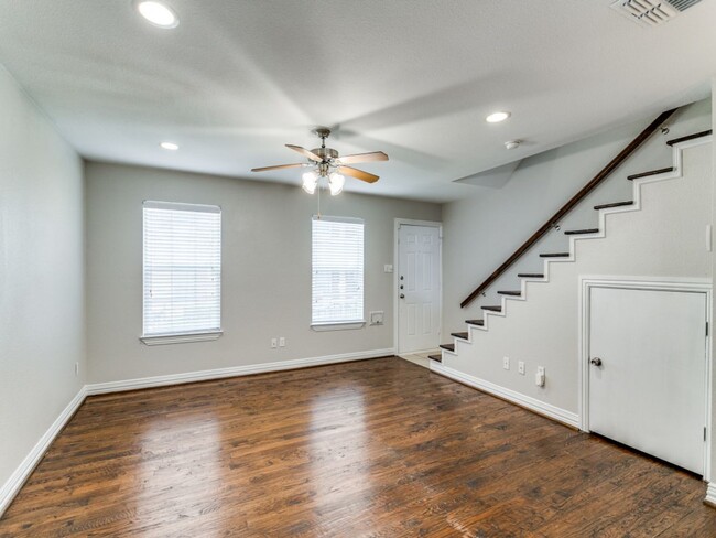 Building Photo - 4739 Bradford Dr
