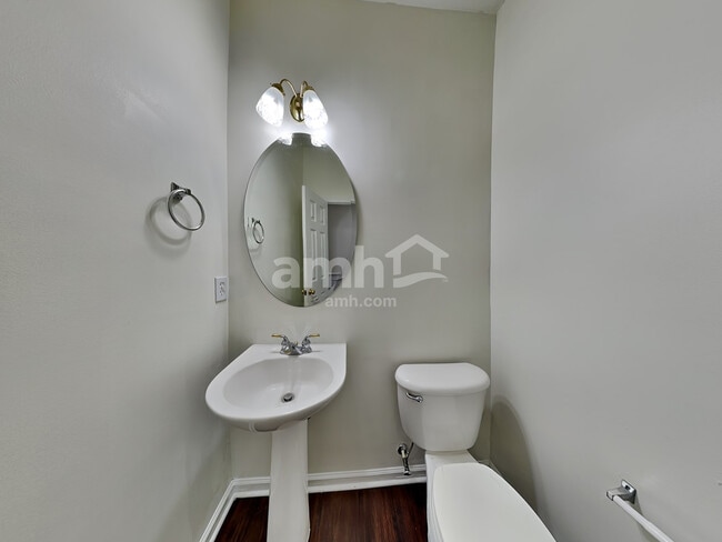 Building Photo - 341 Surrywood Dr