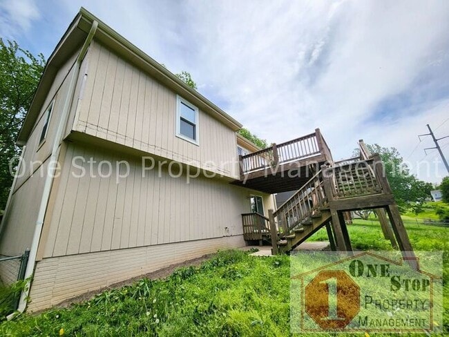 Building Photo - Gorgeous 3 Bedroom, 2 Bathroom, 2 Car Gara...