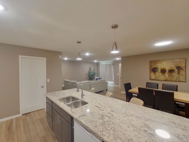 Building Photo - 520 Mathewson St