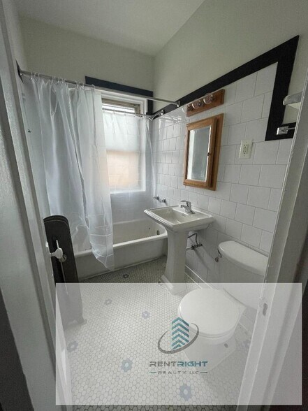 Building Photo - 4354 N Elston Ave