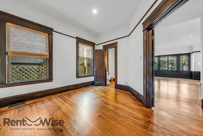 Building Photo - 1167 Green St