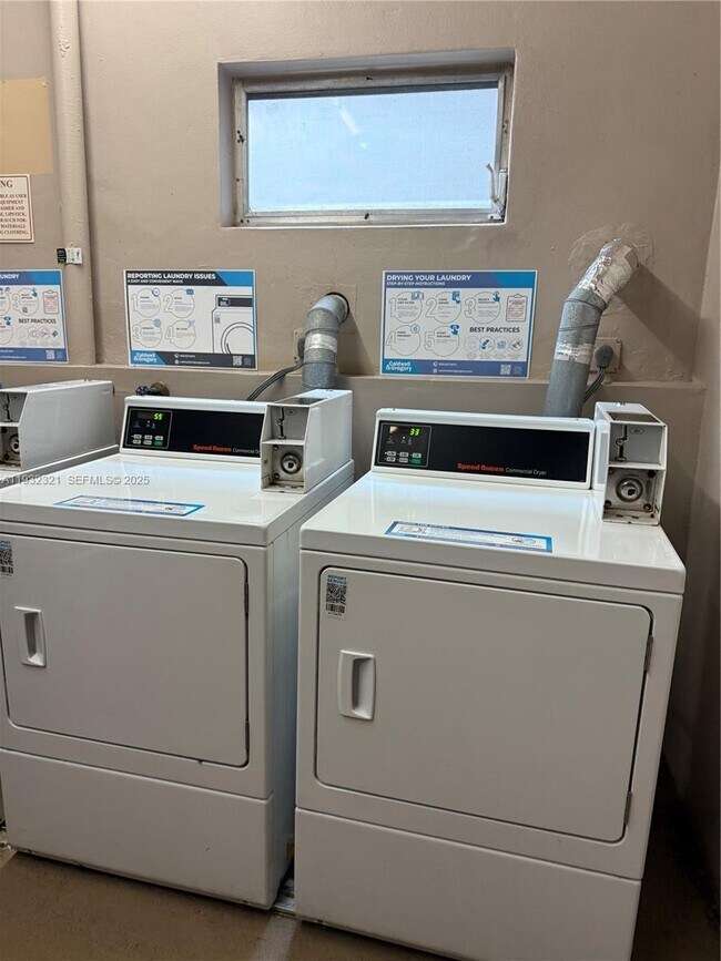 Building Photo - 2431 SW 82nd Ave