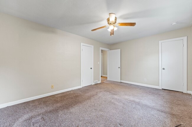 Building Photo - Beautiful Townhome on Anderson