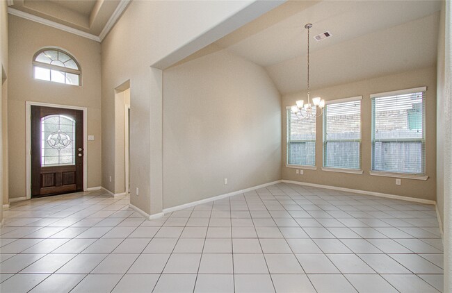 Building Photo - 15702 Whisper Woods Dr