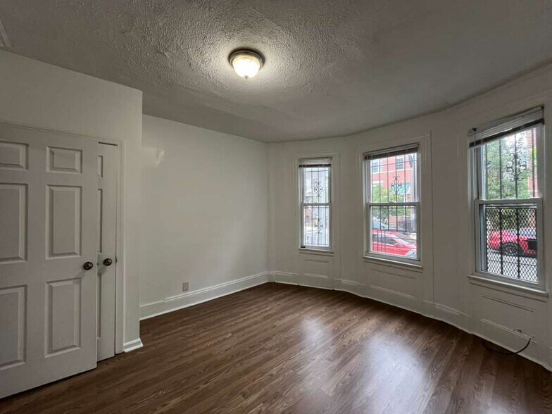 Building Photo - 31 Van Nostrand Ave